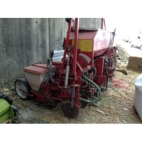 USED BECKER 6 ROW MAIZE DRILL C/W FERT. KIT