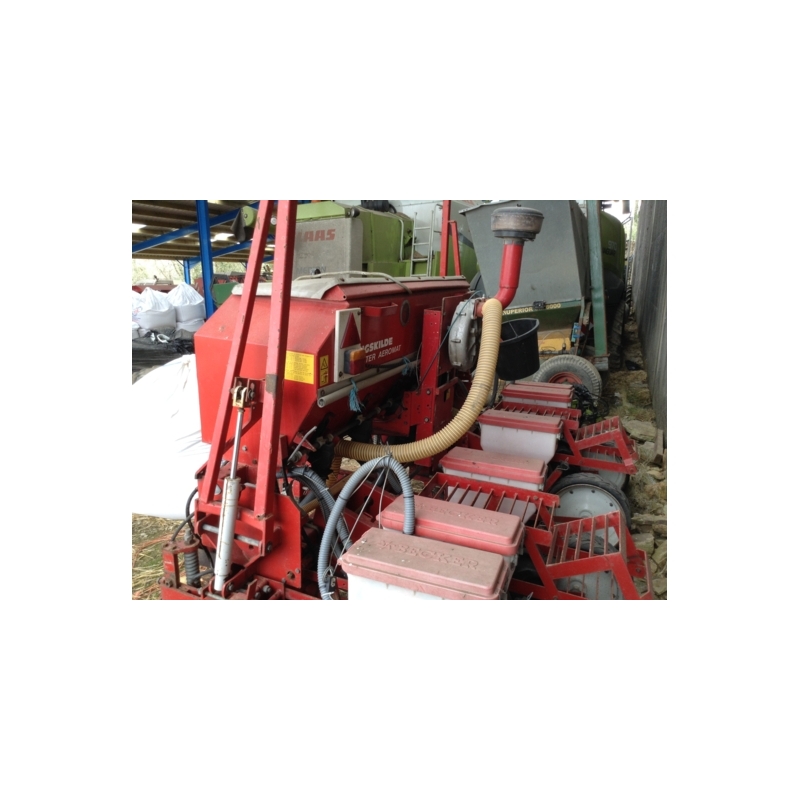 Used Becker 6 row maize drill